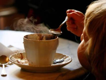 Nonna usa cioccolata scaduta da 25 anni e intossica i nipoti