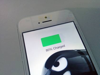 Smarthphone carico in un minuto con la nuova batteria in alluminio