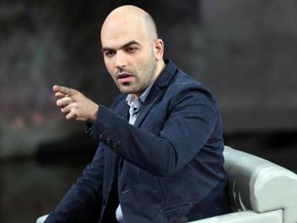 Pd, i dissidenti in cerca di leader: spunta l'idea Saviano