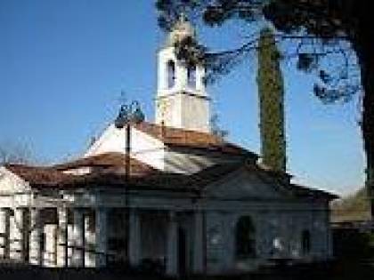 Voluta da San Carlo Borromeo, è del 1500. Al suo interno gli affreschi di Leonardo