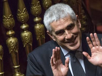 Inciucio Casini in salsa Dc: "Ora con Renzi senza vergogna"