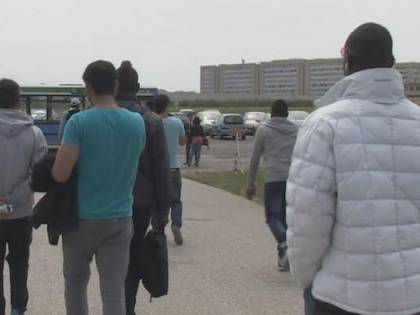 Ritardo nel pagamento della diaria e i profughi si ribellano