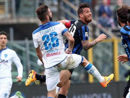 Denis tira un cazzotto a Tonelli Marino: "L'ha minacciato di morte"