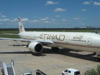 Pilota di Etihad muore in volo: atterraggio d'emergenza in Kuwait