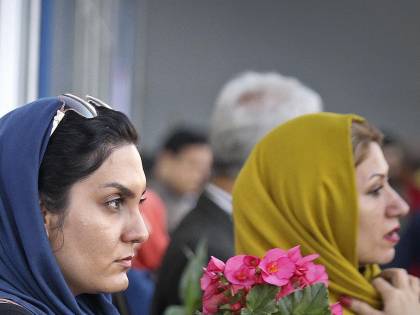 Niente più carcere per chi osa sfidare il velo a Teheran