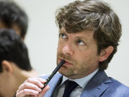Dopo la battaglia per tampax meno cari, Civati si allea con Rifondazione