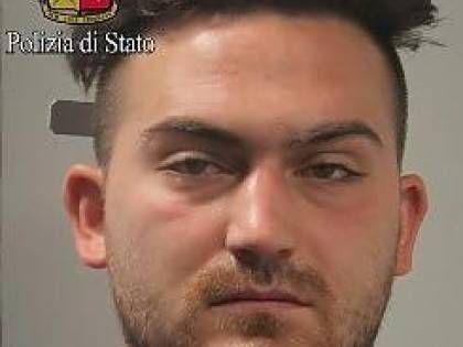 Bastonate all'agente, arrestato il No Expo