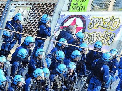 Giro di vite sui centri sociali «Adesso sarà tolleranza zero»