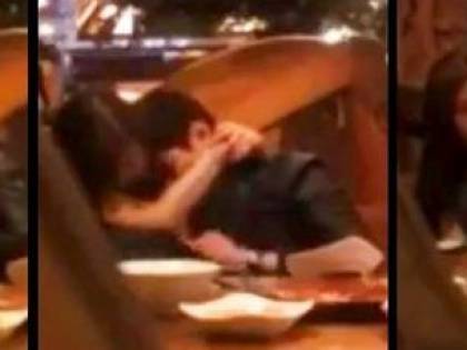 Coppia focosa fa sesso al ristorante, arriva la cameriera a bloccarli