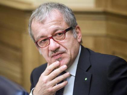 Immigrati, Maroni: "Condivido parole di Bagnasco". E attacca il governo: "Incapace"