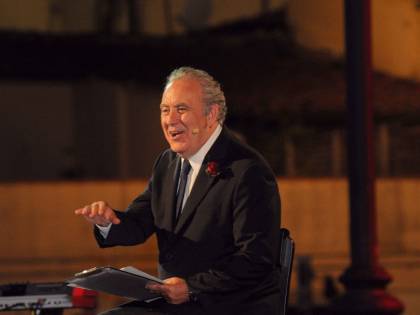 Santoro resuscita Berlinguer per attaccare Renzi