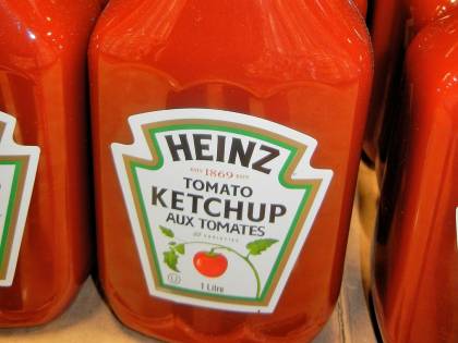 Uomo scopre un link a un sito porno sulla bottiglia di ketchup Heinz