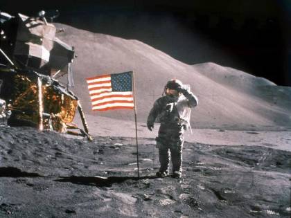Complottismo lunare. Mosca rilancia i dubbi sulle conquiste spaziali