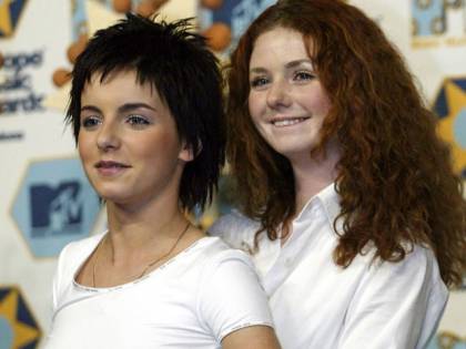 I tormentoni dell'estate: baci lesbo e tanto "sole cuore amore"