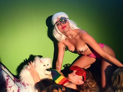 Miley Cyrus: nude look hot su Instagram per un nuovo progetto