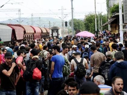 Il Pd vuole importare 40 milioni di immigrati per pagarci il welfare