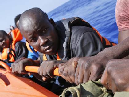 Il braccio destro di Alfano: "Arrivati meno immigrati". Ma ci costano il doppio