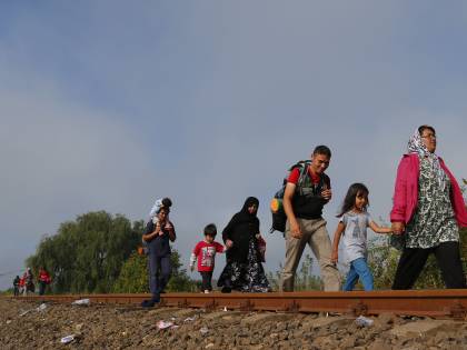 Migranti, la stretta di Orbàn: una porta per bloccare i treni
