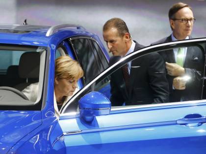 Germania, Italia essenziale per la riapertura dei colossi dell'auto