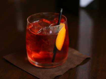 La leggenda del conte Negroni Un uomo che dava alla testa