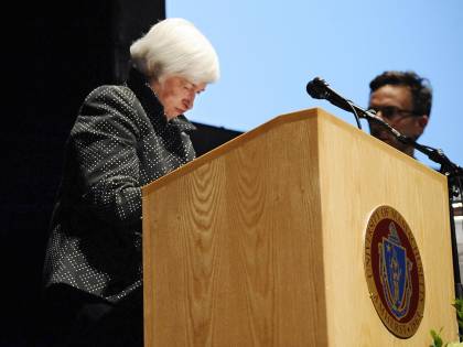 Un malore mentre parla in pubblico per la numero uno della Fed