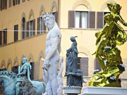 Lo scintillante Koons a fianco del David