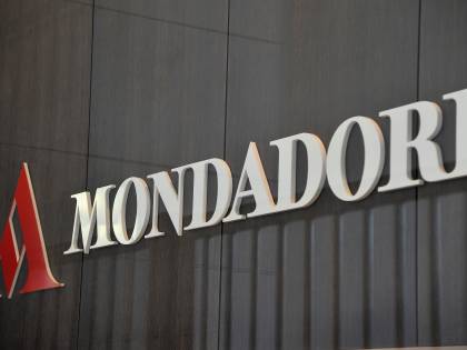 Un grammo di cannabis in omaggio con il libro. Marina Berlusconi: "Mondadori dice di no"