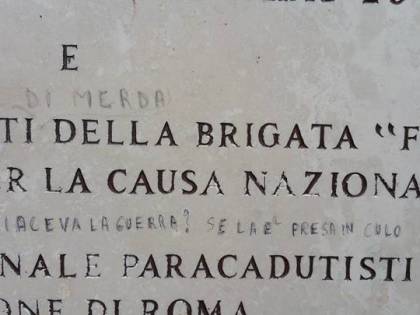 Roma, sfregiata la lapide di David Tobini