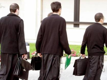 Anche i preti ora aprono alle unioni civili