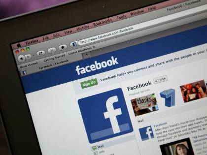 Ora Facebook ti avvisa se il governo ti spia