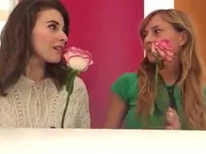 Diana Del Bufalo e la signora Ruffini: un bacio per smentire il tradimento