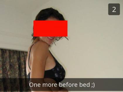 Invia foto sexy al marito, ma sono la prova del tradimento