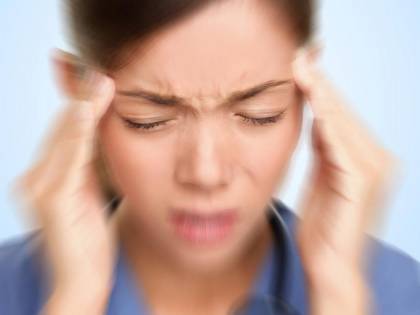 L'ultima moda per curare l'emicrania? Il piercing al trago