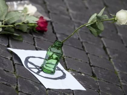 Attacco di Parigi, a mezzogiorno un minuto di silenzio anche in Italia