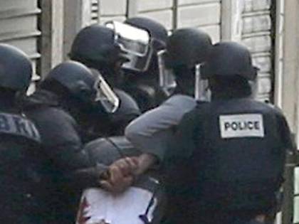 Parigi, infermiere soccorre una vittima ma è uno dei kamikaze