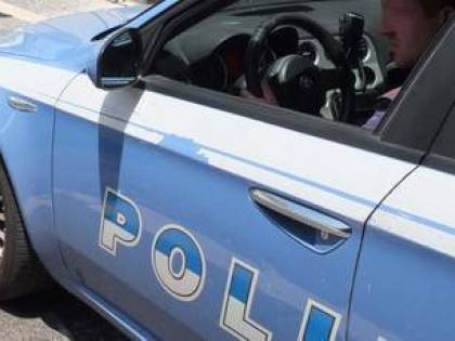 Napoli, testa di suino alla moschea. "Onore a Putin" e "Fuck Isis"