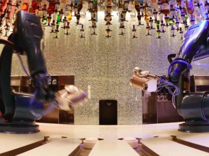 Il barman del futuro? È un braccio meccanico