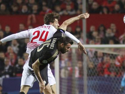 Un gol dell’ex Llorente stende la Juve a Siviglia