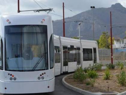 Palermo ora ha il tram: gira a vuoto sui binari
