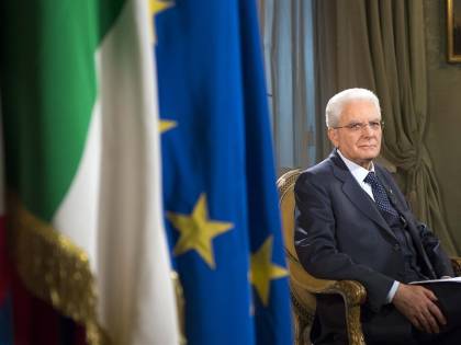 Bimbo piange e interrompe il discorso di Mattarella: la reazione del presidente