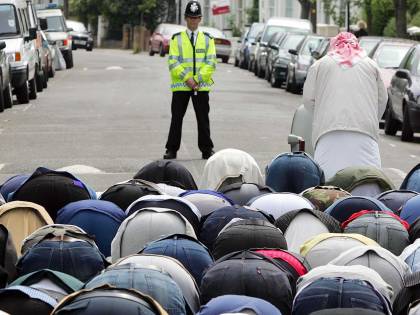 Sondaggio choc tra gli islamici: "La moglie deve obbedire al marito"