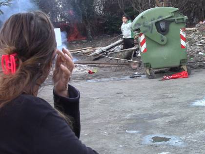 I rom di via Idro: "Non sgomberateci, vogliamo vivere così!"