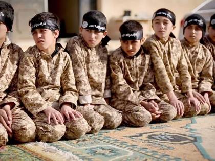 Francia, tornano da Iraq e Siria 77 bambini-soldato dell'Isis
