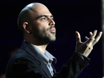 Cannabis, polizia attacca Saviano: "Delirio schizofrenico al sicuro della scorta"