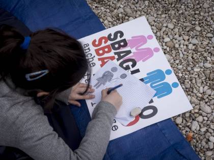 Una senatrice dem attacca il Family Day: "Difendevate anche l'uomo che ha bruciato la moglie incinta?"
