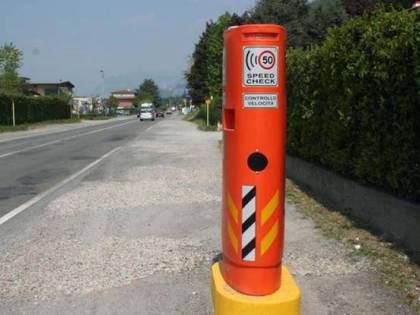 Autovelox, via i punti all'affidatario che presta l'auto