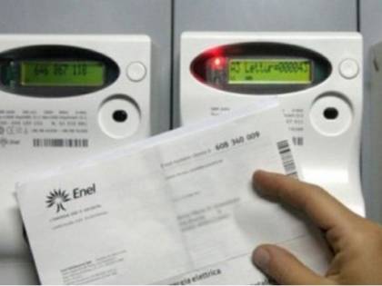 "Paga o ti tagliamo la corrente", ma il debito è di un centesimo