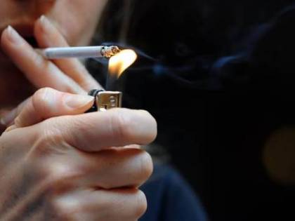 Veronesi contro il tabagismo giovanile: "Aumentiamo i prezzi delle sigarette"