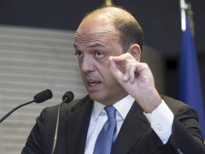 Ddl Cirinnà, Alfano si auto-santifica: "Io come papa Wojtyla"