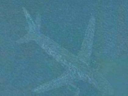 La foto dell'aereo nel lago che fa il giro del web